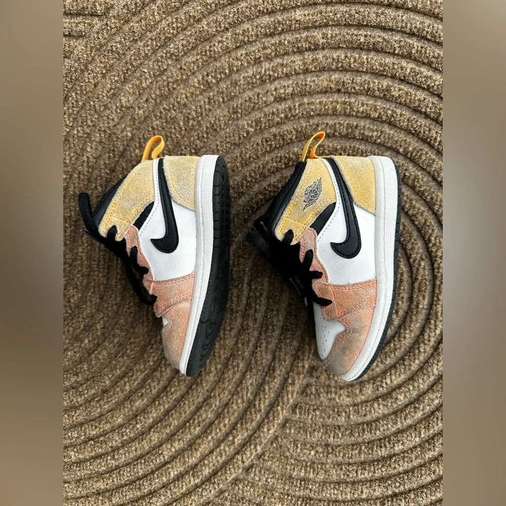 Nike Kids Jordan 1 Mid SE Sneakers Peach White and Gold Retro Girls Boys Toddler